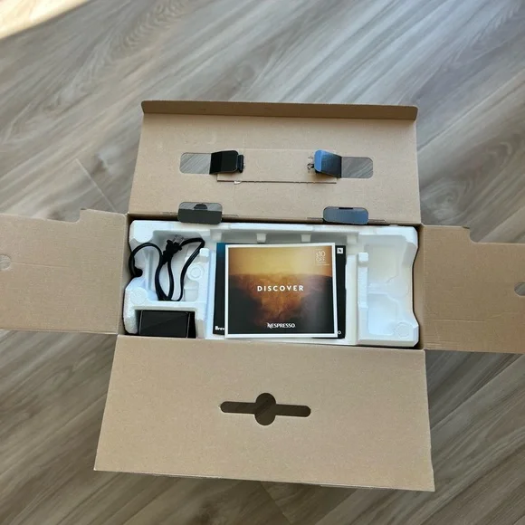 New Nespresso Breville Pixie in Black w/milk frother and 14 coffee pods - Picture 6 of 14